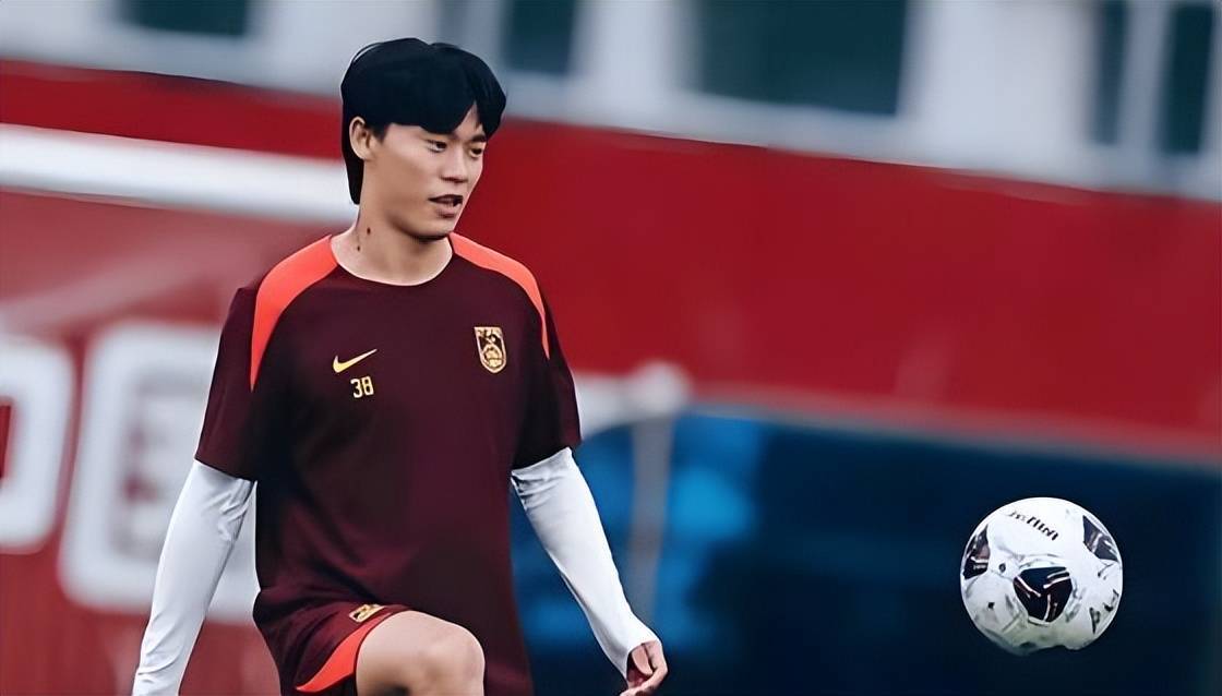 喜讯！国足22岁的主力左后卫冬窗以180万转会费，加盟德甲狼堡队